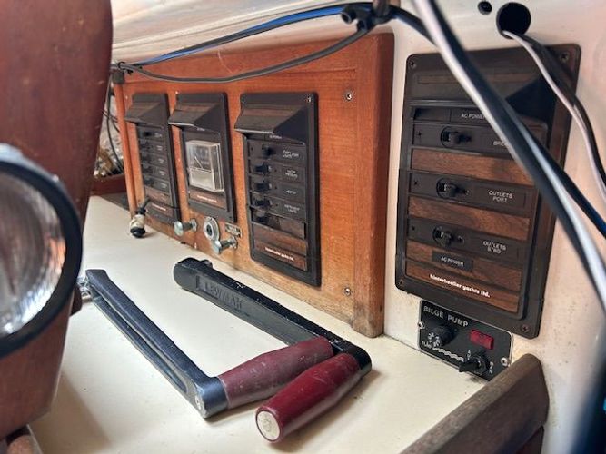1981 Hinterhoeller Niagara 35